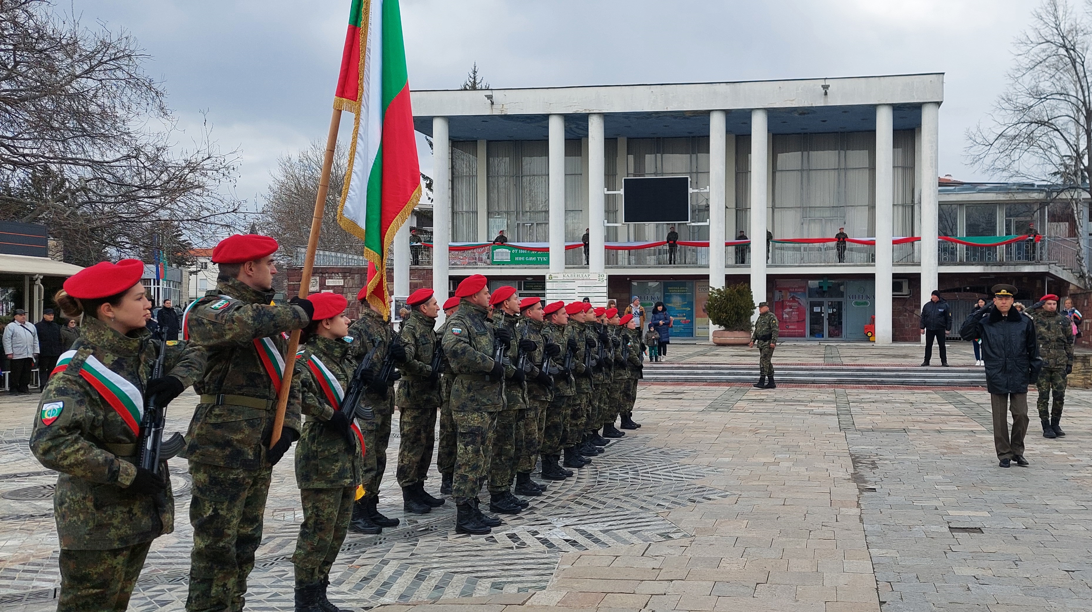 4 Почетен караул.jpg