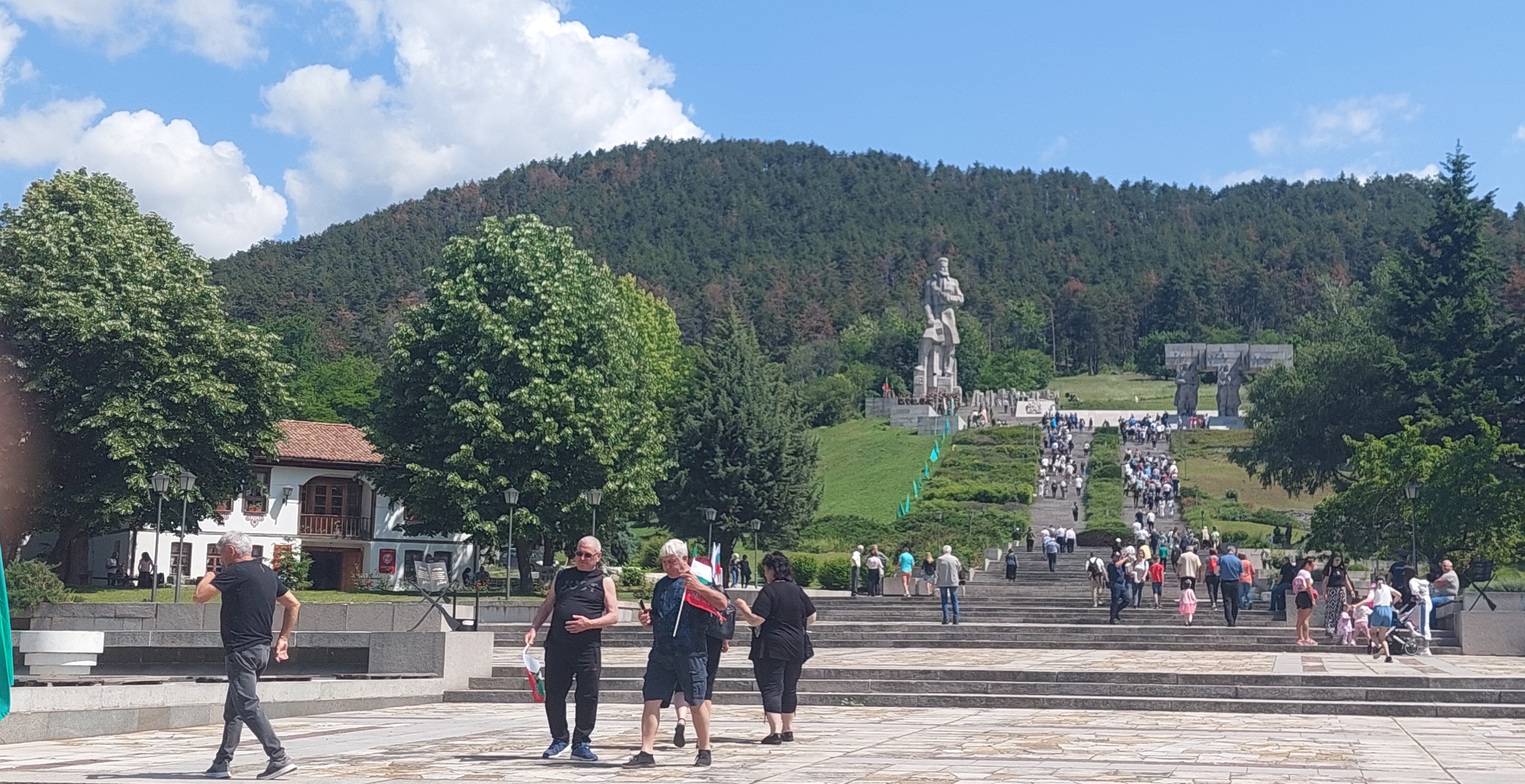 5 Към мемориала.jpg