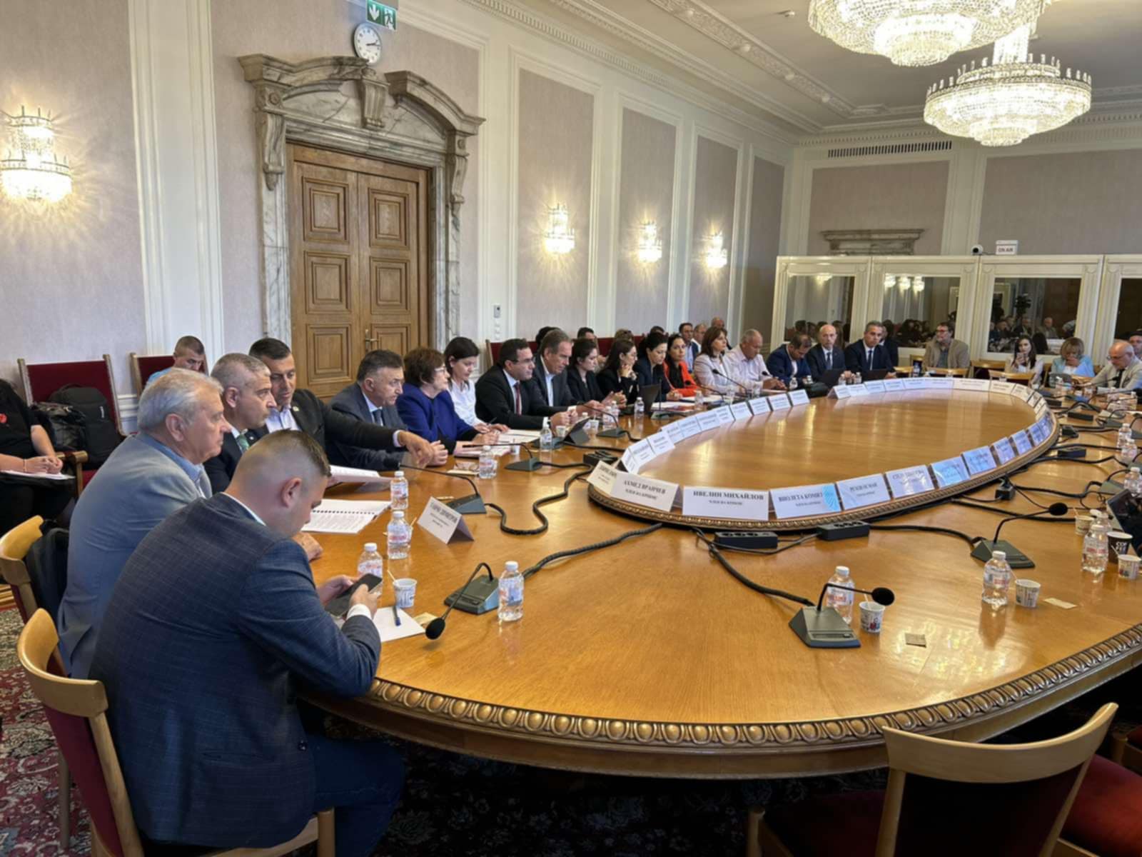 2 В залата.jpg