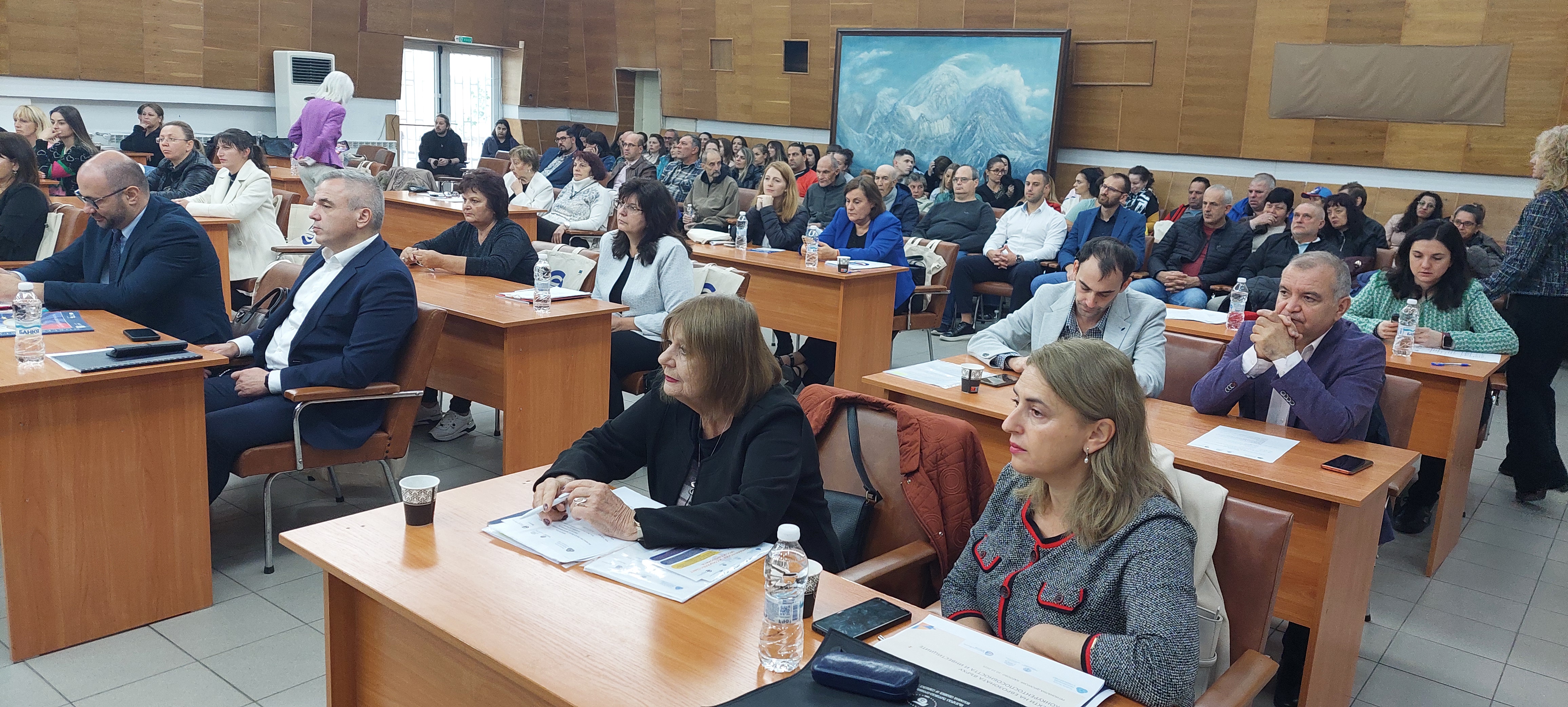 6 В залата.jpg