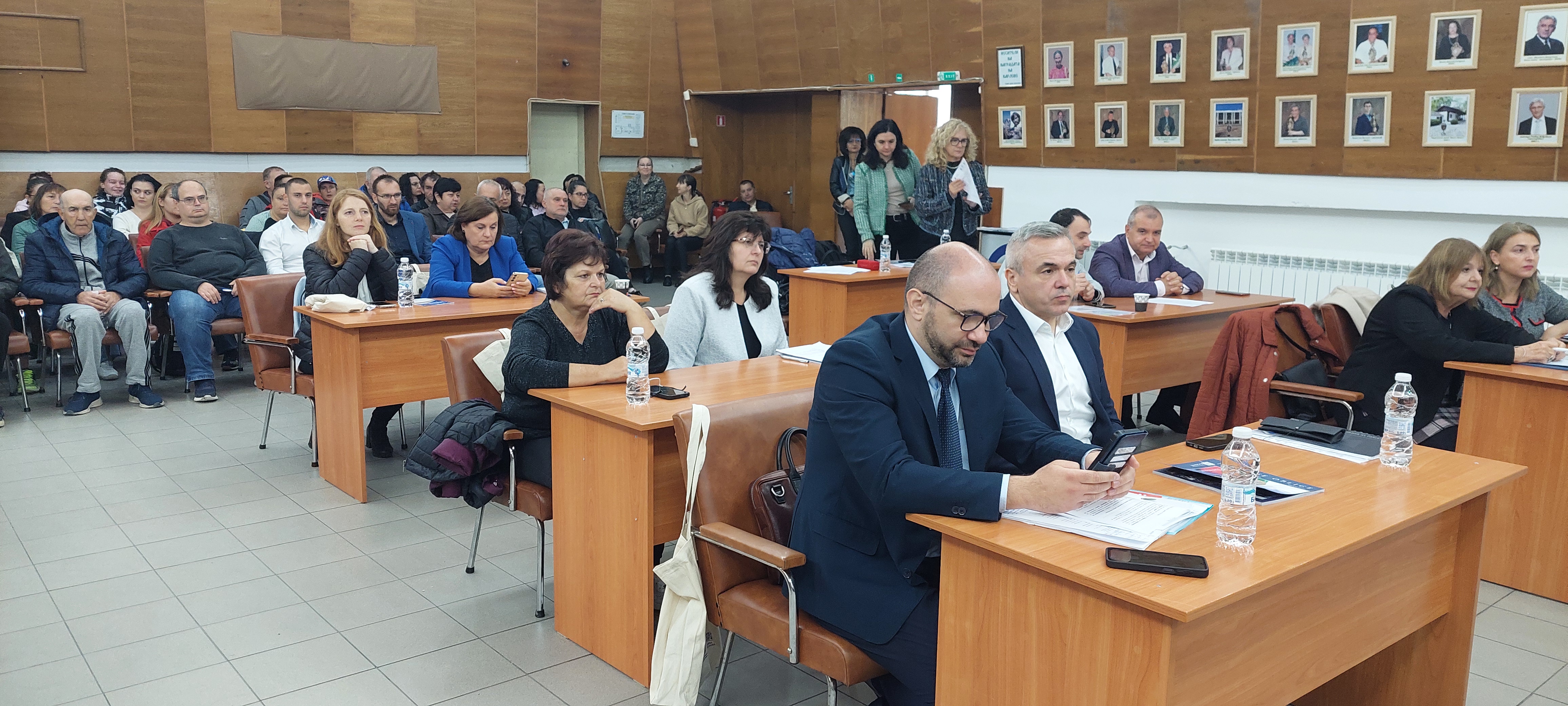 7 В залата.jpg