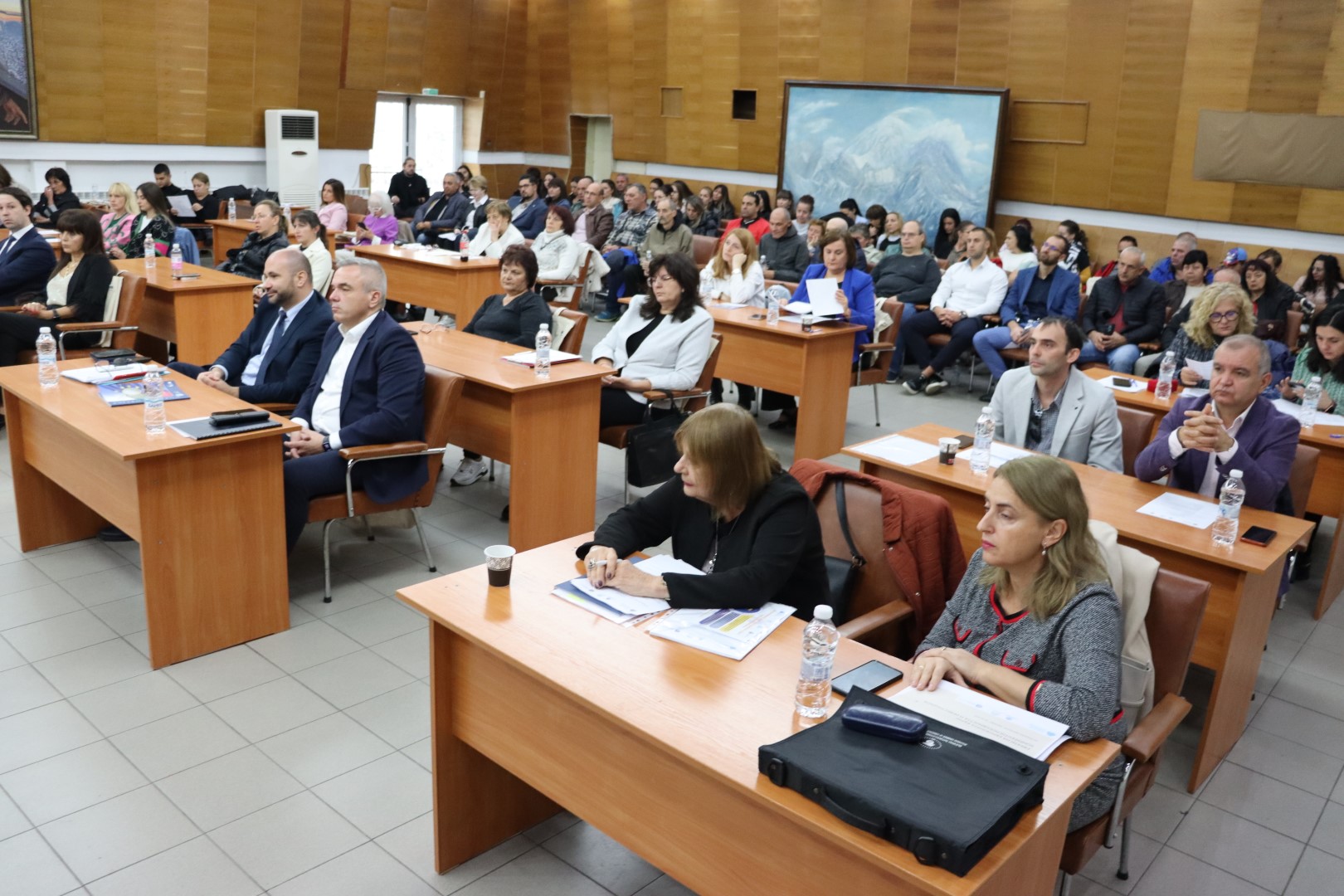 9 В залата.JPG