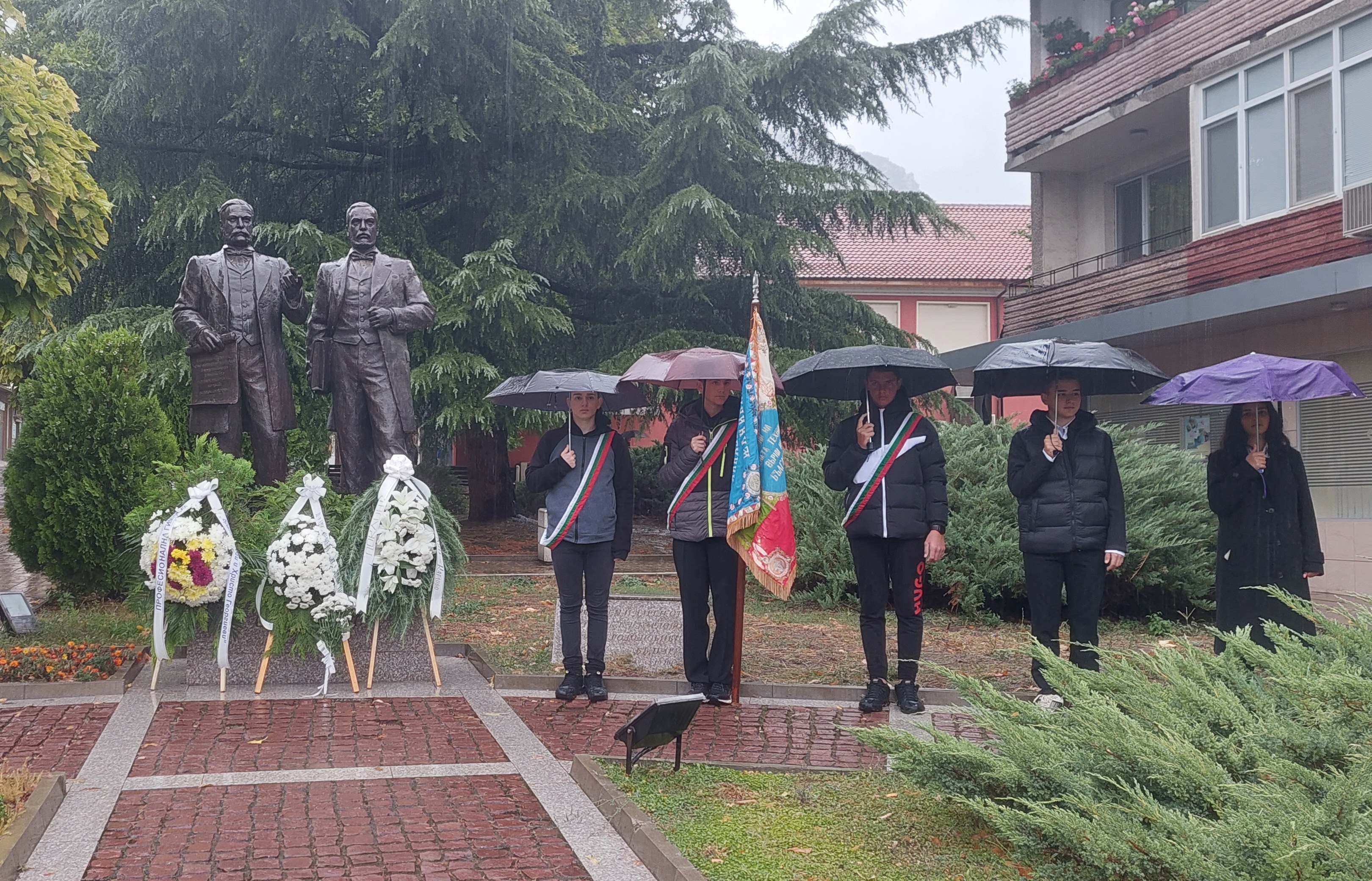 1 Паметникът.jpg