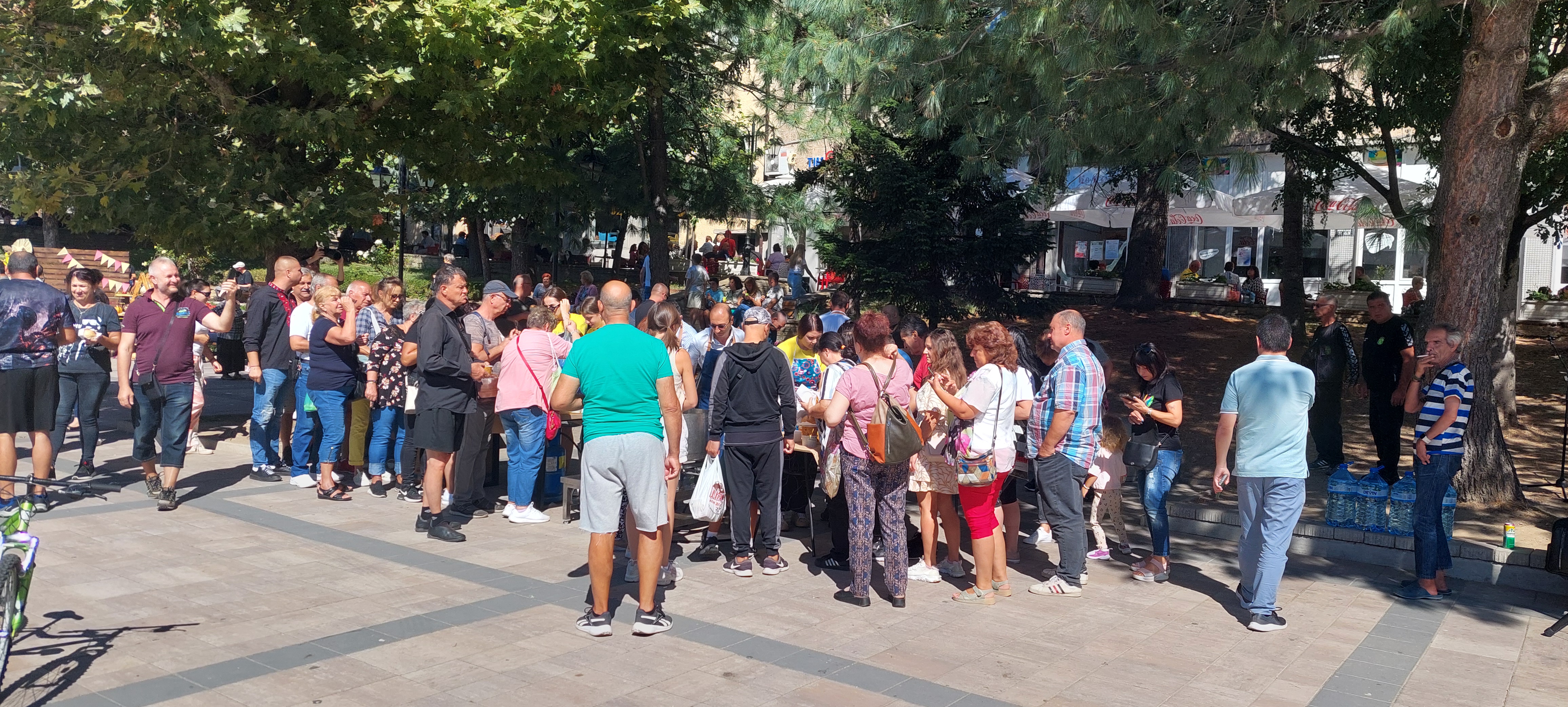 8 На площада.jpg