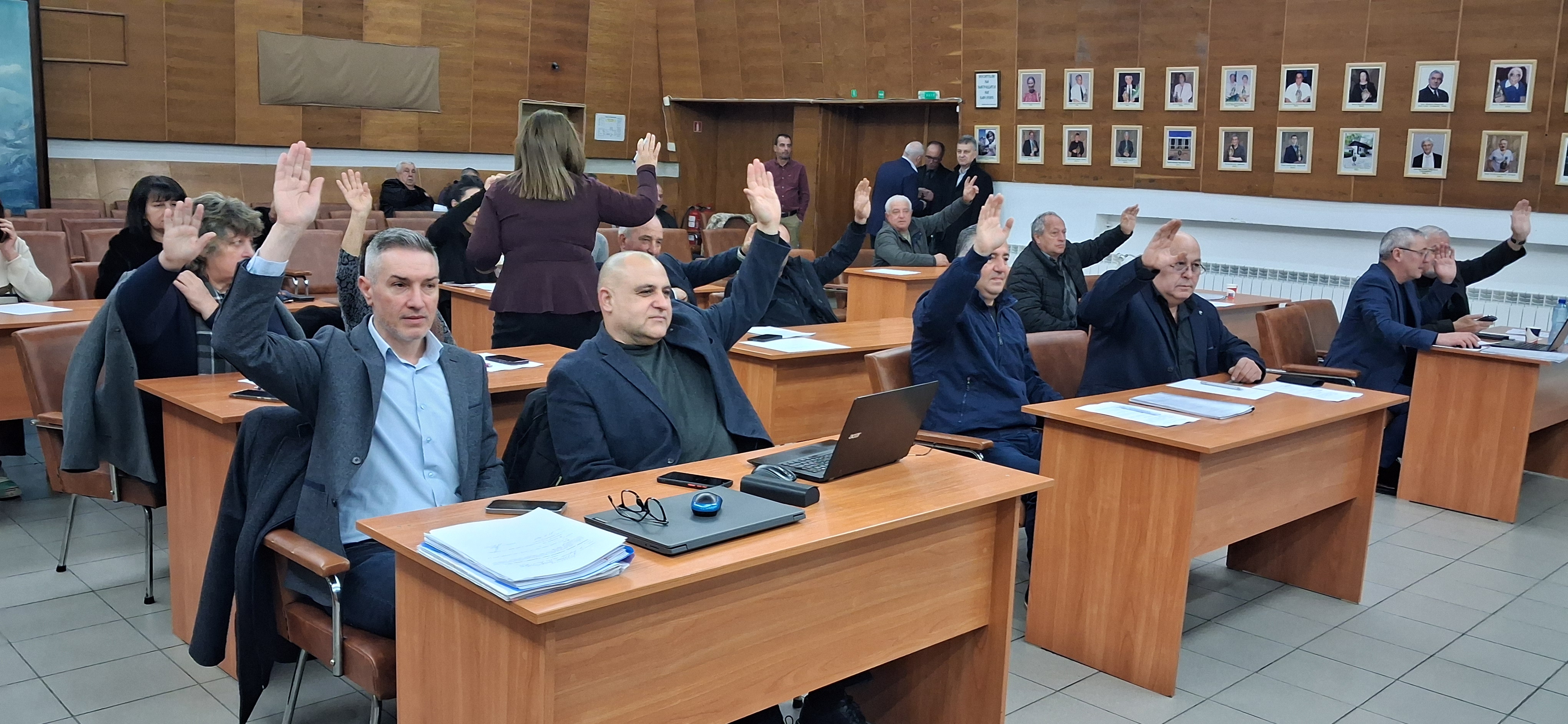 2 Гласуване.jpg