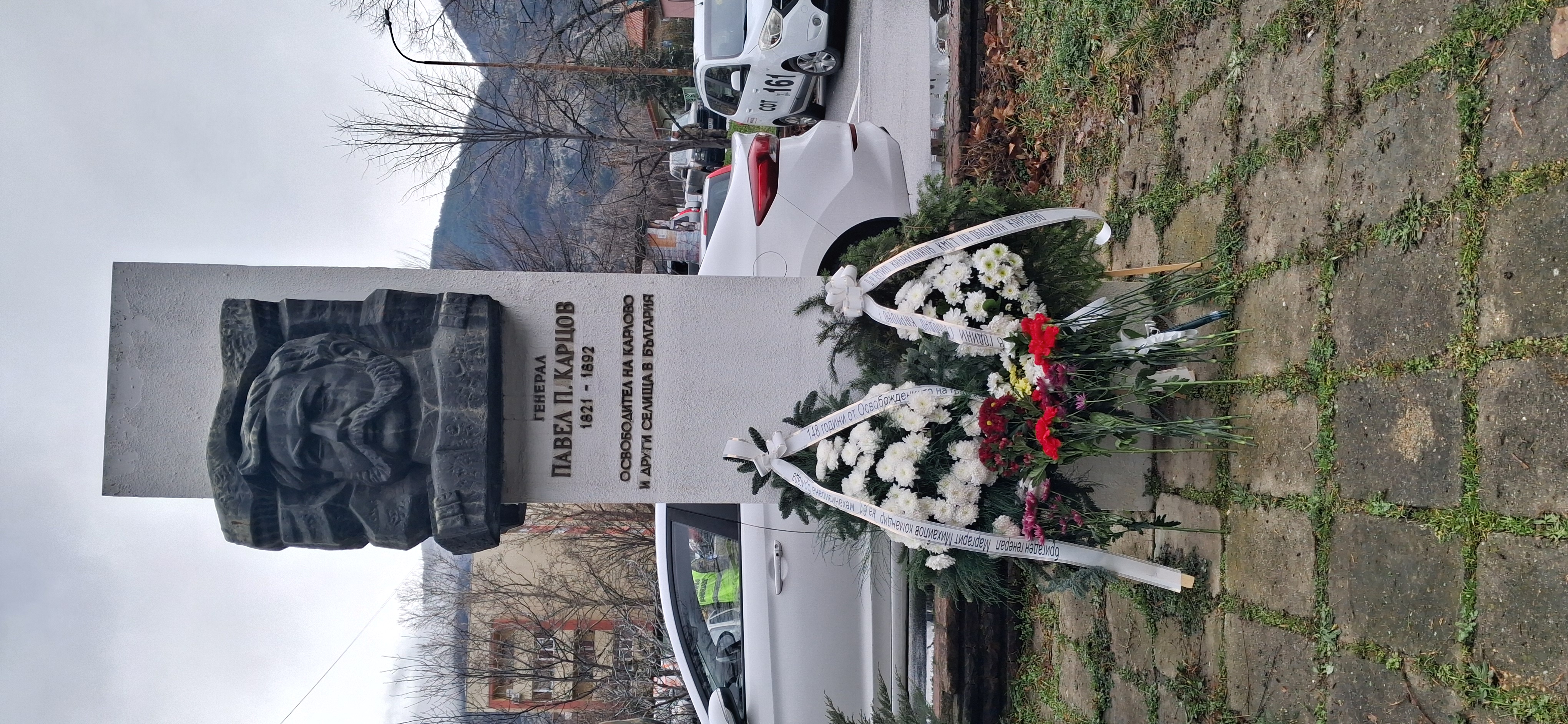 6 Бюст-паметник Карцов.jpg