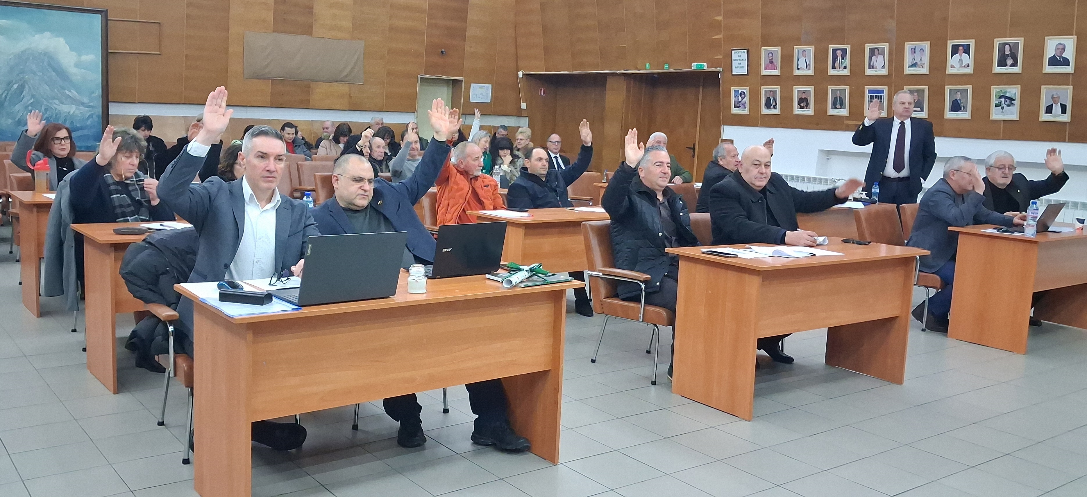 2 В залата.jpg