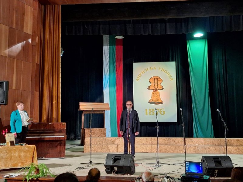 Топчето пукна 1.jpg