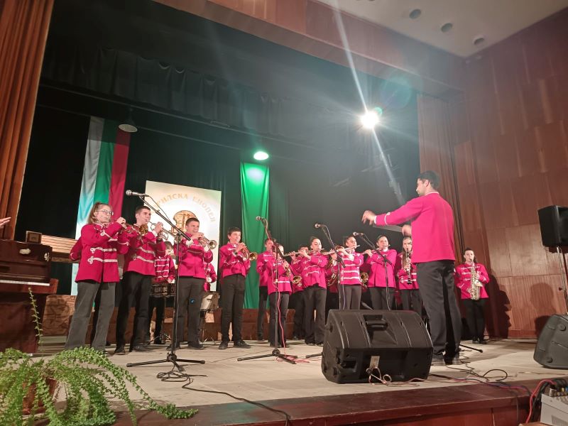 Топчето пукна 2.jpg