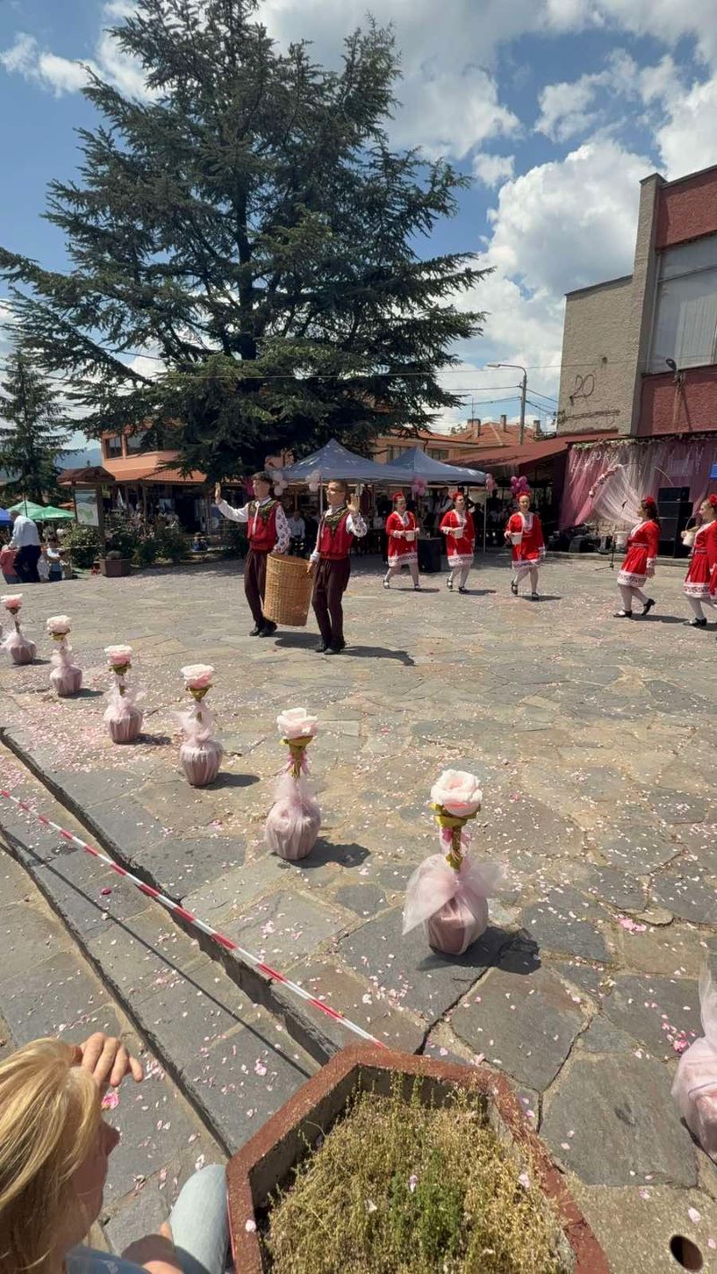 Празник Розино 2.jpg