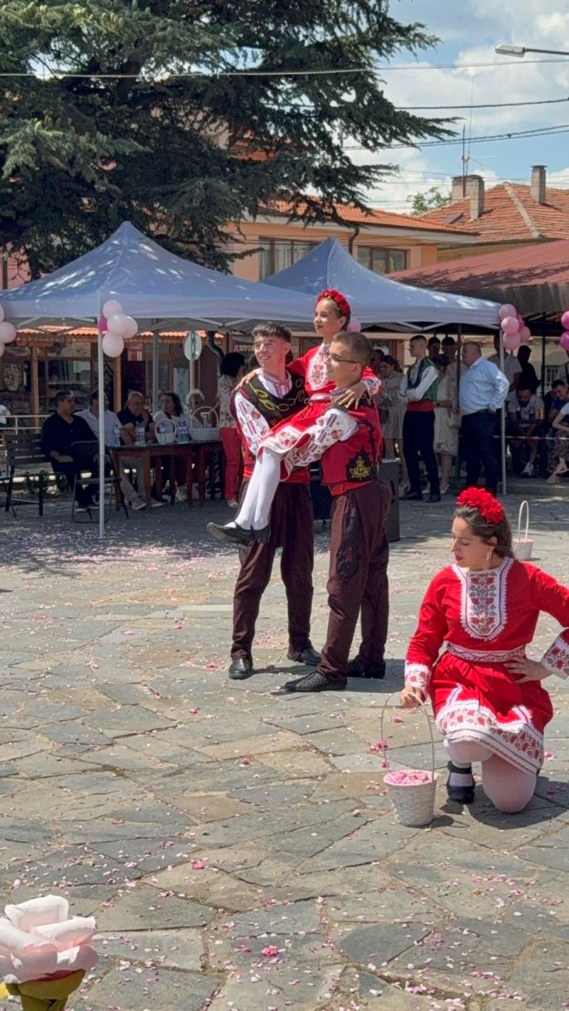 Празник Розино 1.jpg
